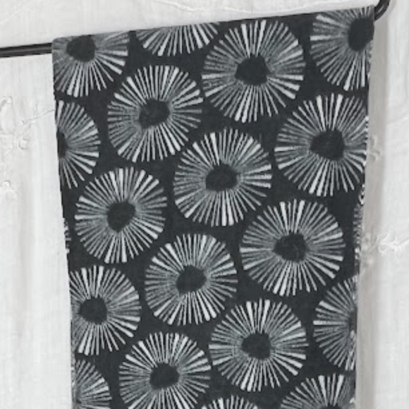 7 Unique & Beautiful Scarves EUC - Picture 11 of 16